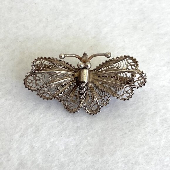 VTG 800 Silver Dainty Spun Silver Butterfly Brooch Pin Insect Brooch - Picture 2 of 14